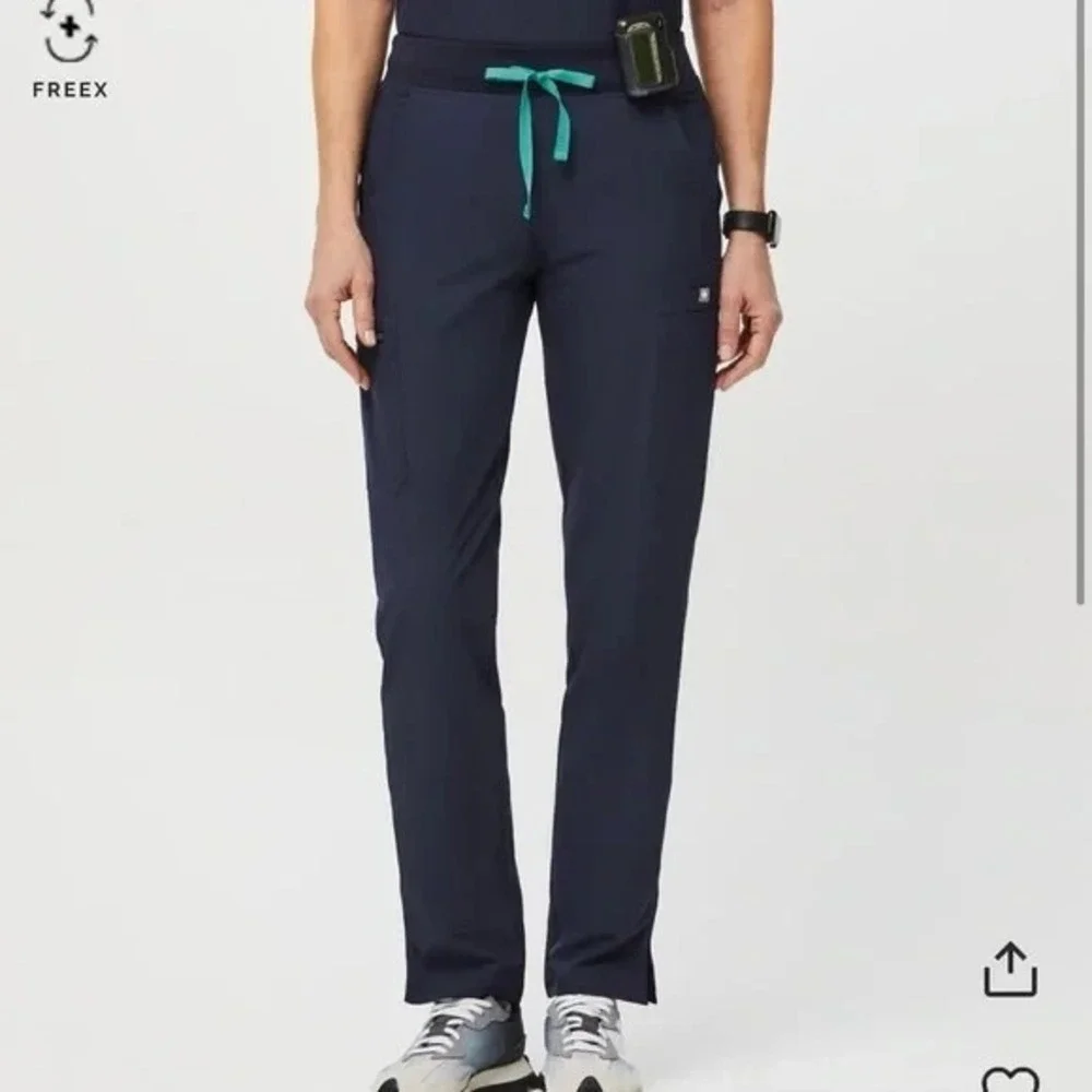 Figs Technical Collection FREEx Lined Cargo Pants Women M Petite Navy PO‎ 3997
